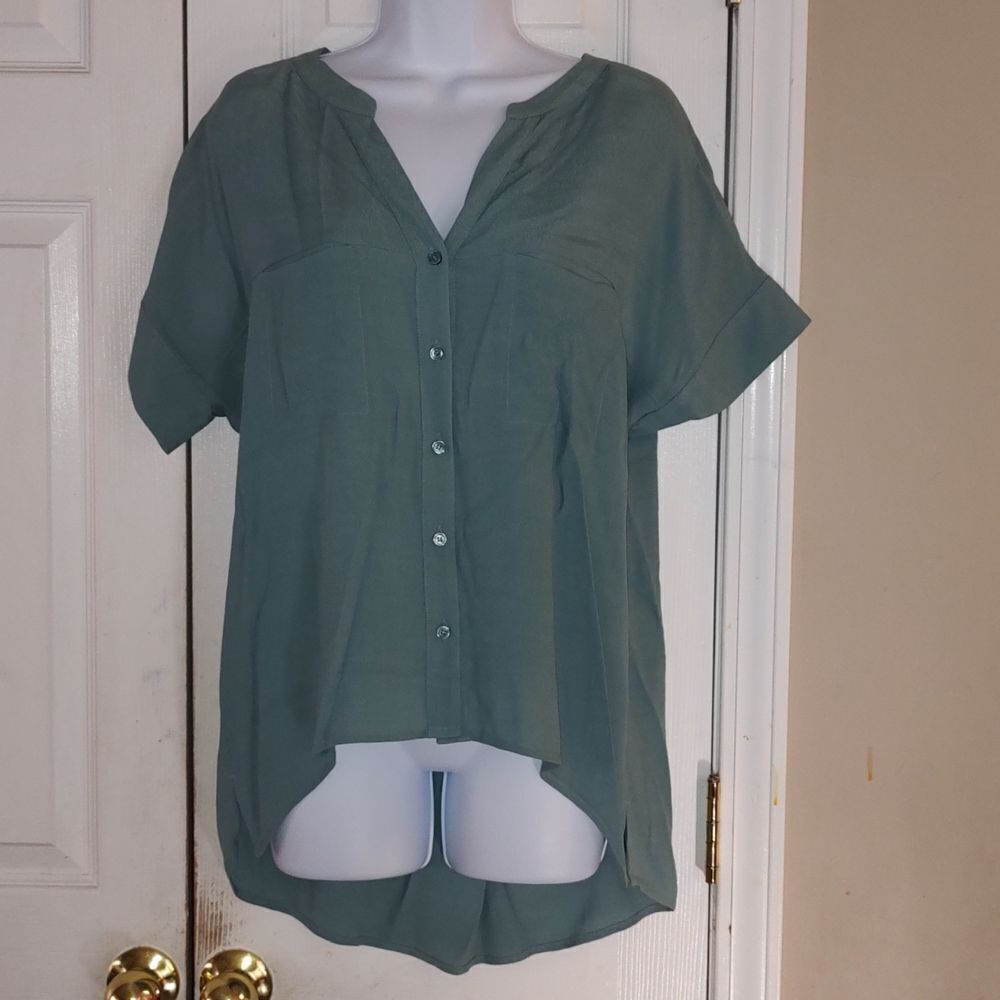 The Limited seafoam green high low short sleeve blouse Sz M